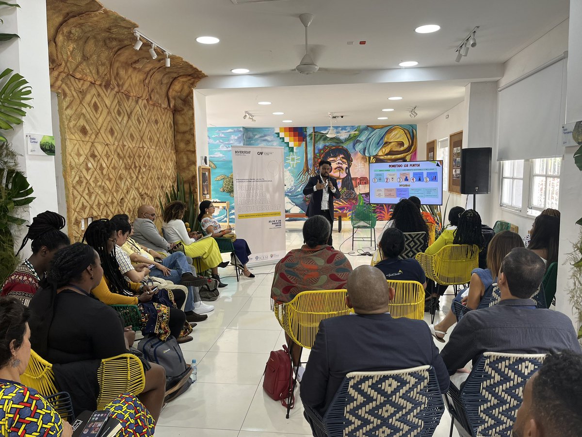 pablo_rolando's tweet photo. Con @EddiXavierMarce  @AnaBaiardi6 y @porsiemprelibre Desde @AgendaCAF organizamos el Primer Encuentro #DIVERSICAF para líderes y lideresas afrolatinas e indígenas. Este encuentro parte de los Talleres de Alta Gerencia de CAF generó un espacio de debate sobre políticas públicas https://t.co/x2HMvkOGH9