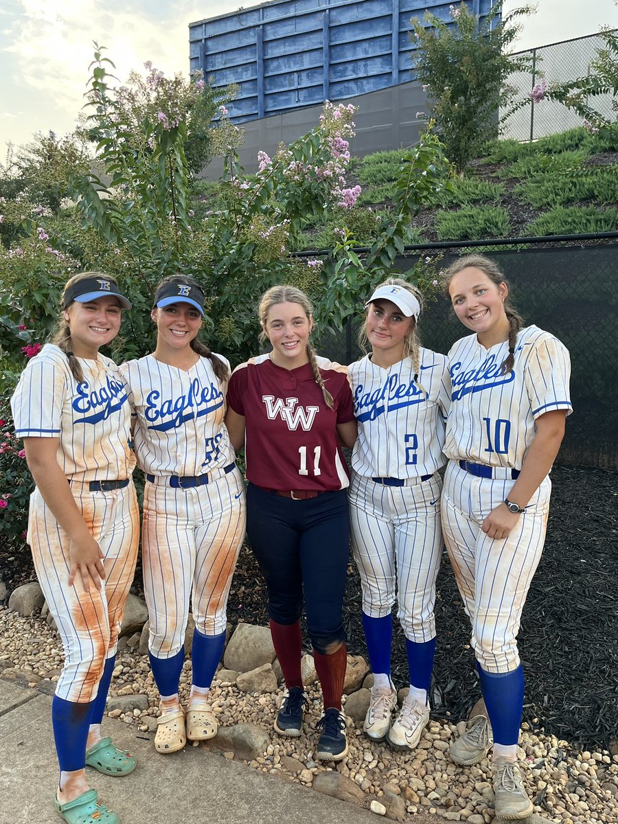 brooke_hodges11's tweet photo. We had a great 5-4 win over our cross town rival for our first region win. I had a double to start the game and get our first two runs across the board, along with some defensive plays to help us out. Also always love getting to see and play my travel teamates!! @WHSFastpitch_33 https://t.co/kbIzYMMTpg