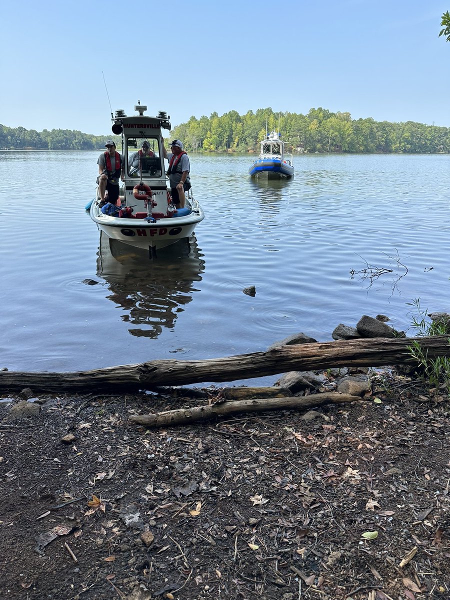 Huntersville_FD's tweet photo. *SEARCH UPDATE* Earlier this morning, HFD revisited the area of the drowning from Wednesday &amp; were able to successfully bring closure to the family. The victim was recovered 1/2 mile from where he went missing &amp; was turned over to @CMPD. Our prayers are with his family &amp; friends. https://t.co/xp28vpEHZ0