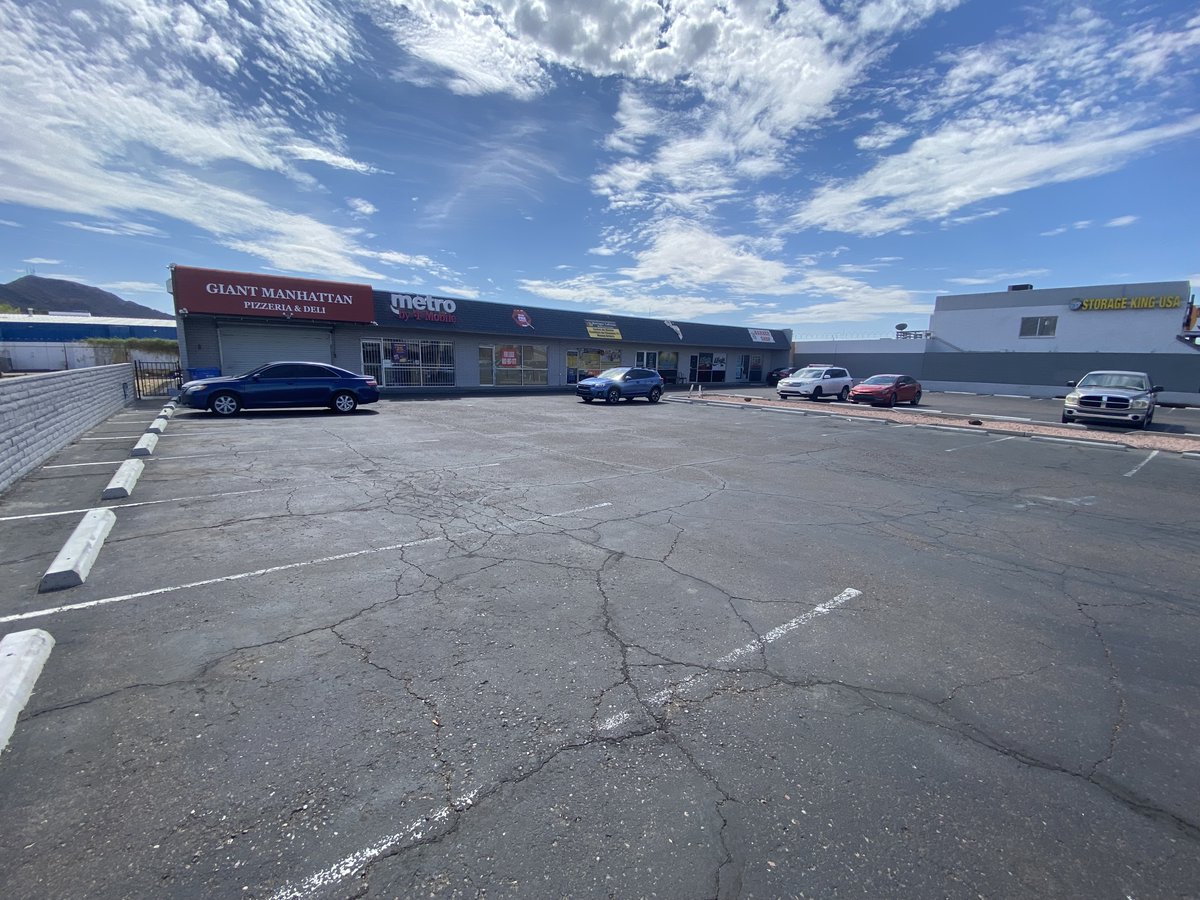 reu2020's tweet photo. Got these two new beauties ready for lease. Both are in one of my favorite neighborhoods- Sunnyslope ! https://t.co/1D3wlSAV0a