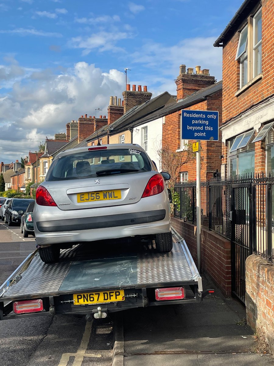 Broken down on the pavement? The sticker says ‘Children on Board’ which is lucky because there’s no room for them outside (Alma Place off Cowley Road)