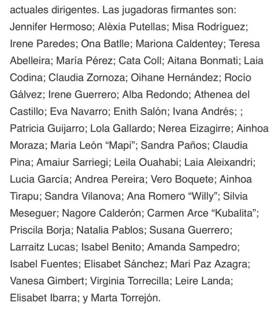 madridfeminfo's tweet photo. 🚨🚨 TODAS las jugadoras que aparecen en esta imagen firmando el comunicado RENUNCIAN a jugar con la Selección española femenina si NO HAY CAMBIOS en la RFEF con Luis Rubiales.

Entre ellas las madridistas Misa Rodríguez, Teresa Abelleira, Claudia Zornoza, Oihane Hernández, Rocío Gálvez, Athenea del Castillo e Ivana Andrés