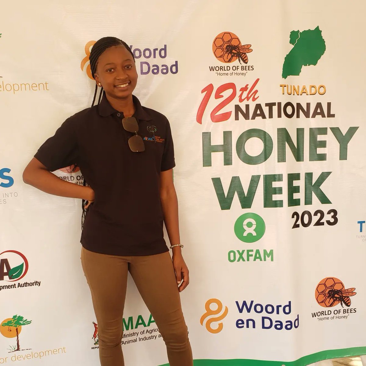 GreenwaysE81635's tweet photo. Apiculture is one sector that is so important  and necessarily  to revamp  Uganda's agriculture. 
The 12th National Honey  Week was a great  experience for me .
 Uganda's  are so innovative and have very beautiful  honey products.
#MAAIF 
#TUNDO
#Worldofbees https://t.co/FjtAgtzf7a