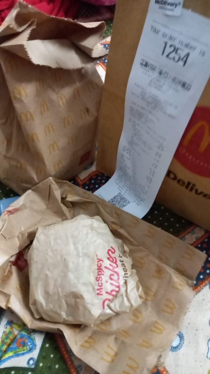 Shivam_Pathak10's tweet photo. I had ordered McAloo-Tikki  meal from swiggy and this is what I received..such a pathetic service from @McDonalds @mcdonaldsindia ..I am a pure vegetarian and this is what I am being served ,utterly disappointed..Not receiving any support from swiggy. Take actions..please. https://t.co/mNy7Bv7NXd