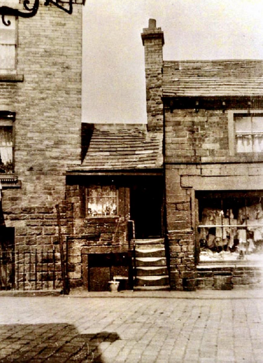 SaltsWalks's tweet image. Once the smallest home in Damgate, #Keighley a community of Irish millhands in the 1850s. It was rubbled in 1958. Keighley still has Damens, Britain’s smallest #RailwayStation opened in 1867. #KWVR