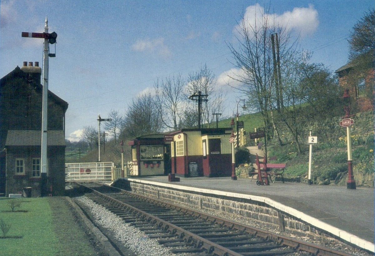 SaltsWalks's tweet image. Once the smallest home in Damgate, #Keighley a community of Irish millhands in the 1850s. It was rubbled in 1958. Keighley still has Damens, Britain’s smallest #RailwayStation opened in 1867. #KWVR