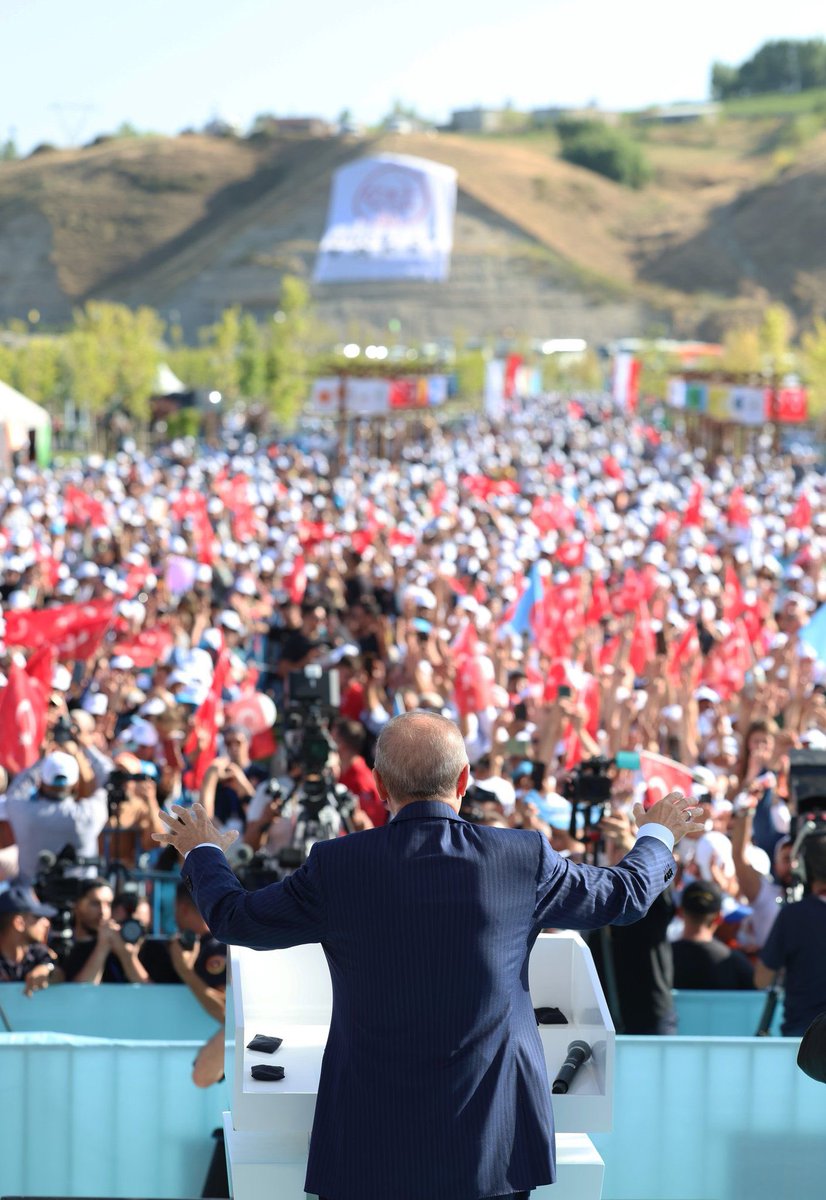 akaraismailoglu's tweet photo. Anadolu topraklarını bizlere ebedi yurt kılan Malazgirt Zaferimizin 952. yıl dönümü kutlamalarında  Cumhurbaşkanımız @RTErdogan ile birlikte Bitlis Ahlat'taydık. 

Tarihimizden Aldığımız Güçle Büyük ve Güçlü Türkiye Hedefine Yürüyoruz. 🇹🇷 https://t.co/SfgqEZ83xS