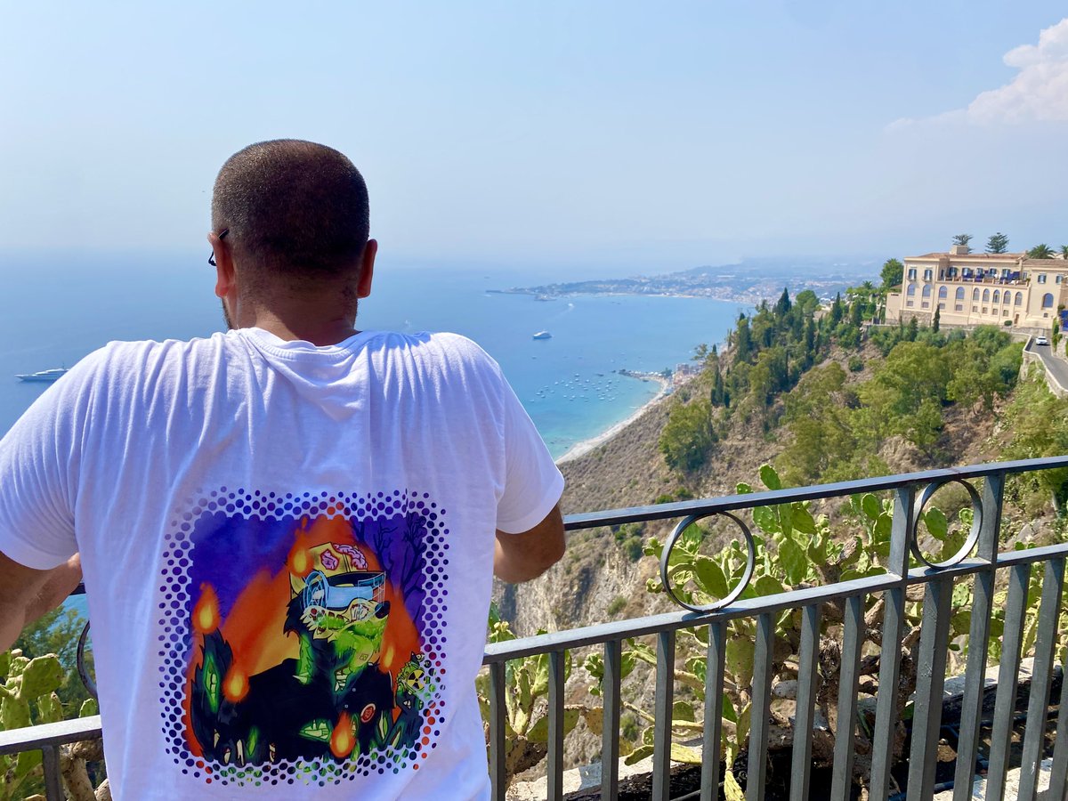 On tour in Sicily and of course I had to rep the wolves!

Some awesome sites here and hot as hell 🥵

<a href="/HustlersWallSt/">Hustlers Inc.</a> amo l'Italia! 🐺❤️🇮🇹

#HustlersInc 🙌🏽🔥🤩