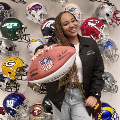 TrinityMonteiro's tweet photo. New job means #NewProfiIePic right? https://t.co/weLVoy5zjV