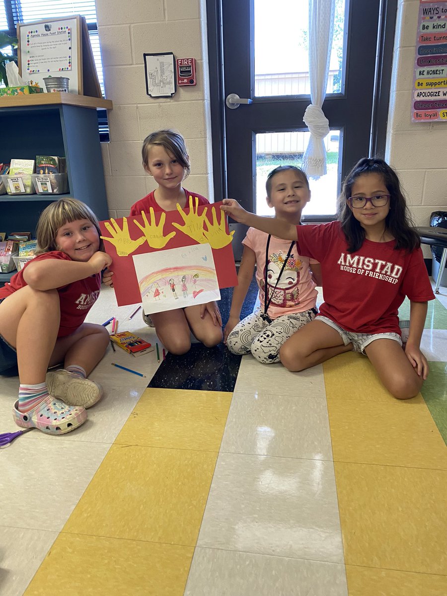 ces_kindercats's tweet photo. Our first wildcat Buddy meeting was a success! Our 3rd grade buddies interviewed us and then we made a friendship craft together. #PAWsome #BeABridge @ChristianaES1 https://t.co/kIRWyJXBMH