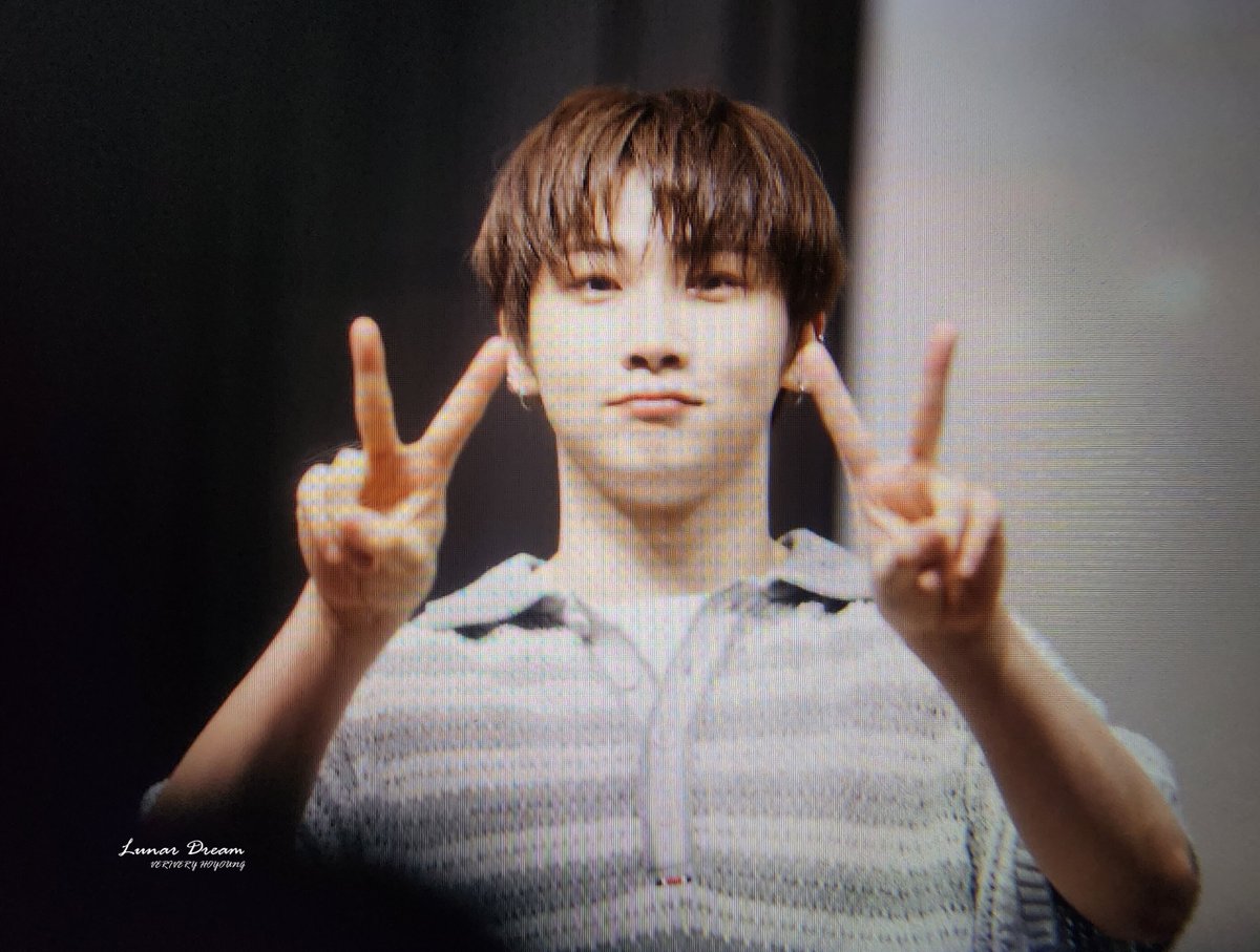 LunarDream98's tweet photo. 230825 수고했어 :) 주말 스케쥴도 ㅎㅇㅌ 💪

#베리베리 #VRVR 
#배호영 #호영 #HOYOUNG
@the_verivery @by_verivery https://t.co/Yxa6KB1322