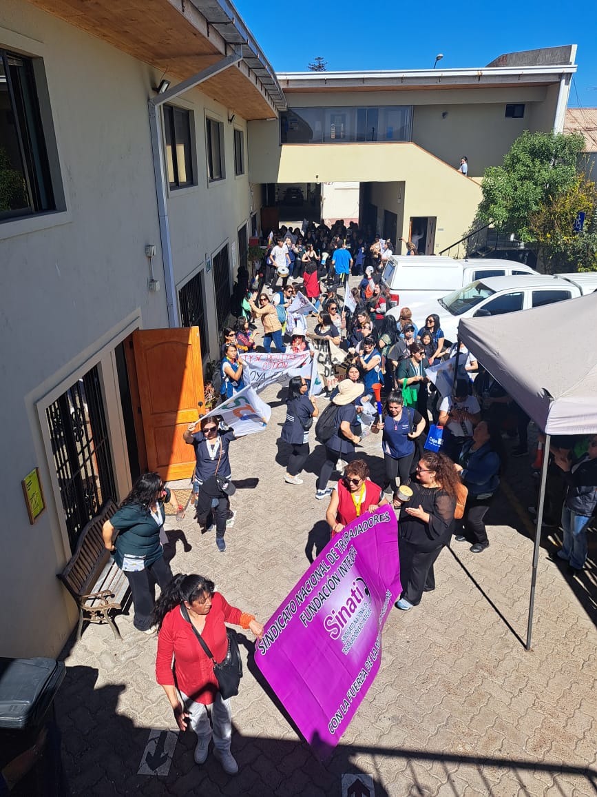 En estos momentos al interior de la oficina regional de <a href="/F_integra/">Fundación Integra Chile</a> en La Serena. Exigimos pleno cumplimiento a la equidad salarial #Nacional <a href="/LaSerena_Chile/">La Serena Chile</a> <a href="/coquimboinforma/">Coquimbo Informa</a> <a href="/SubEducParv/">Subsecretaría de Educación Parvularia 🧒🏽👶🏽👩🏽</a> @CHVNoticias <a href="/Emol/">Emol.com</a> #LaTerceraPM