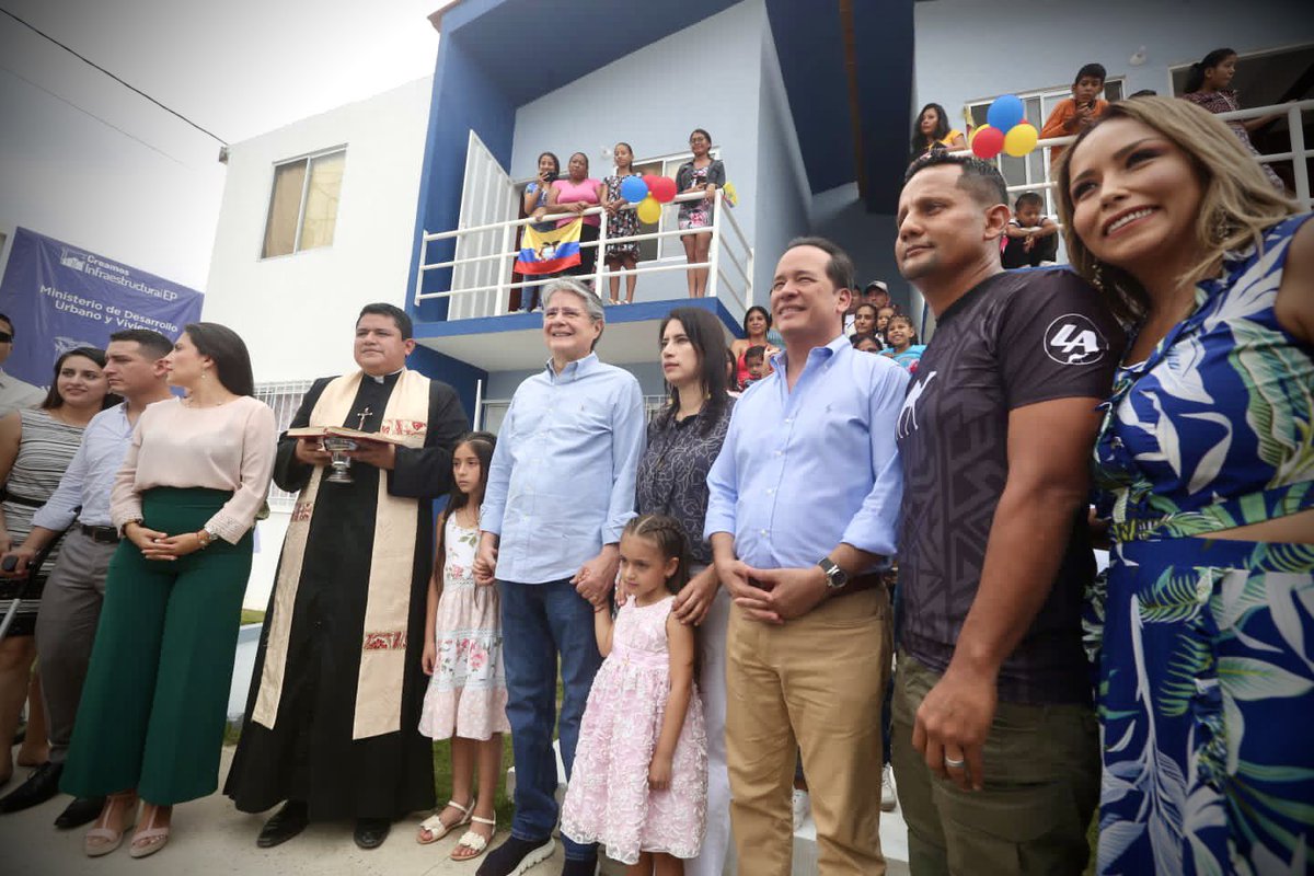 Inaugurar conjuntos habitacionales, dignos, seguros y confortables para las familias ecuatorianas me llena de enorme satisfacción. Hoy entregamos, en el catón Santa Rosa, un complejo habitacional que beneficia a más de 500 personas de las cuales el 93% son mujeres jefas de…