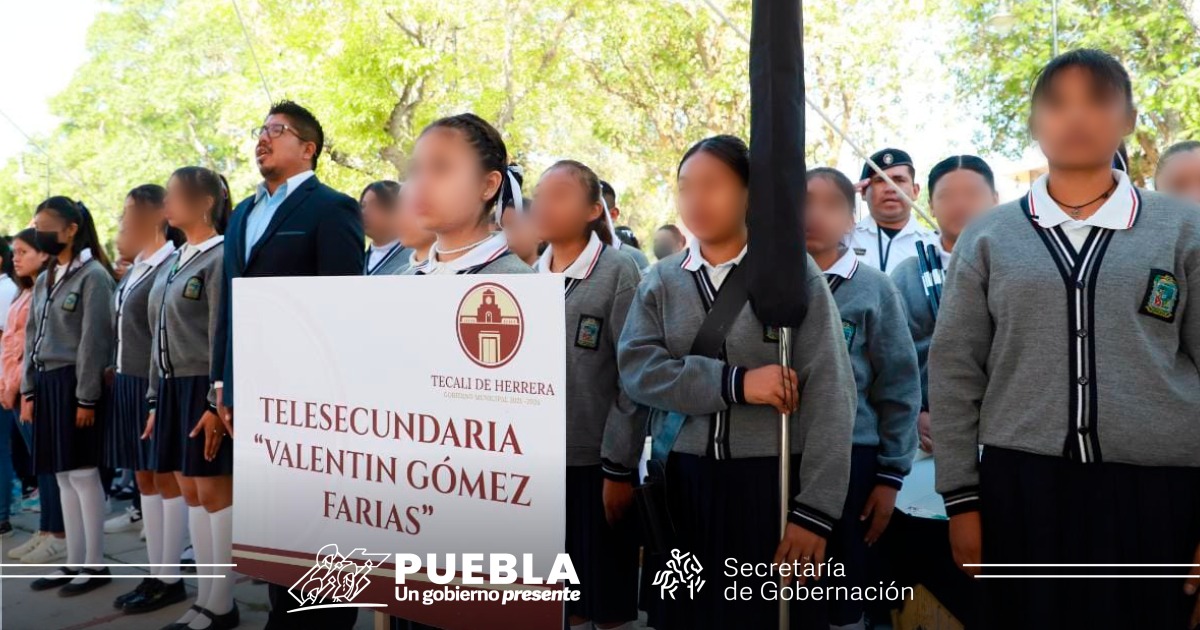 Segob_Puebla's tweet photo. El titular de SEGOB, @Javier_AquinoL, encabezó junto con el edil de Tecali de Herrara, Miguel Amador, la ceremonia de conmemoración del CLXII aniversario de la gesta heroica del coronel Ambrosio Herrera, combatiente liberal que defendió los derechos de la comunidad.⚔️ https://t.co/Dl1XXKMtpX