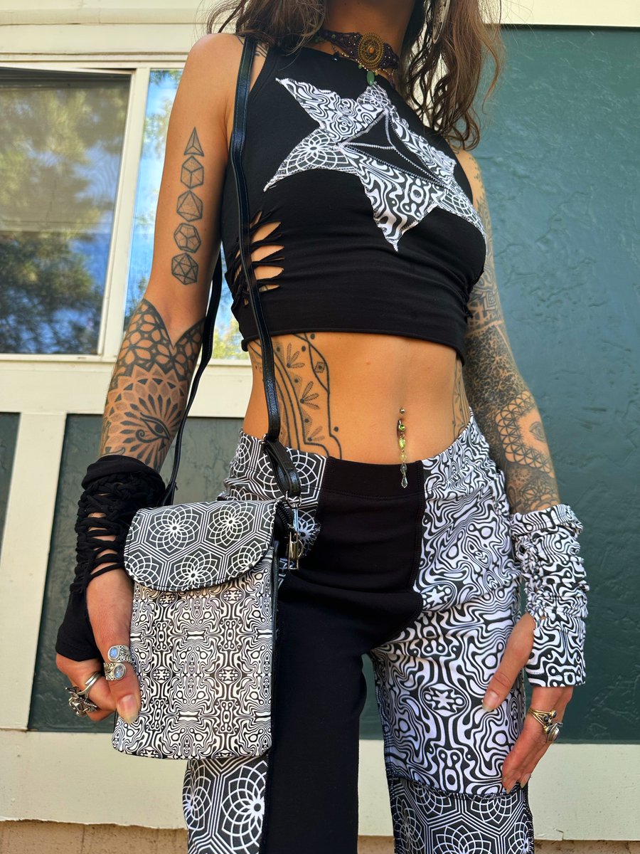 astralelfie's tweet photo. thë trïckštėr cøllėctiøn🖤❔♠️🤍w/ ÅCCĖSSØRIĖS to match!👁️🗝️ you can now purchase the bags you see here, as well as a few surprises on our accessory site😈🤫 

https://t.co/mbjZ5rbKTN https://t.co/CXZiZ62cTy