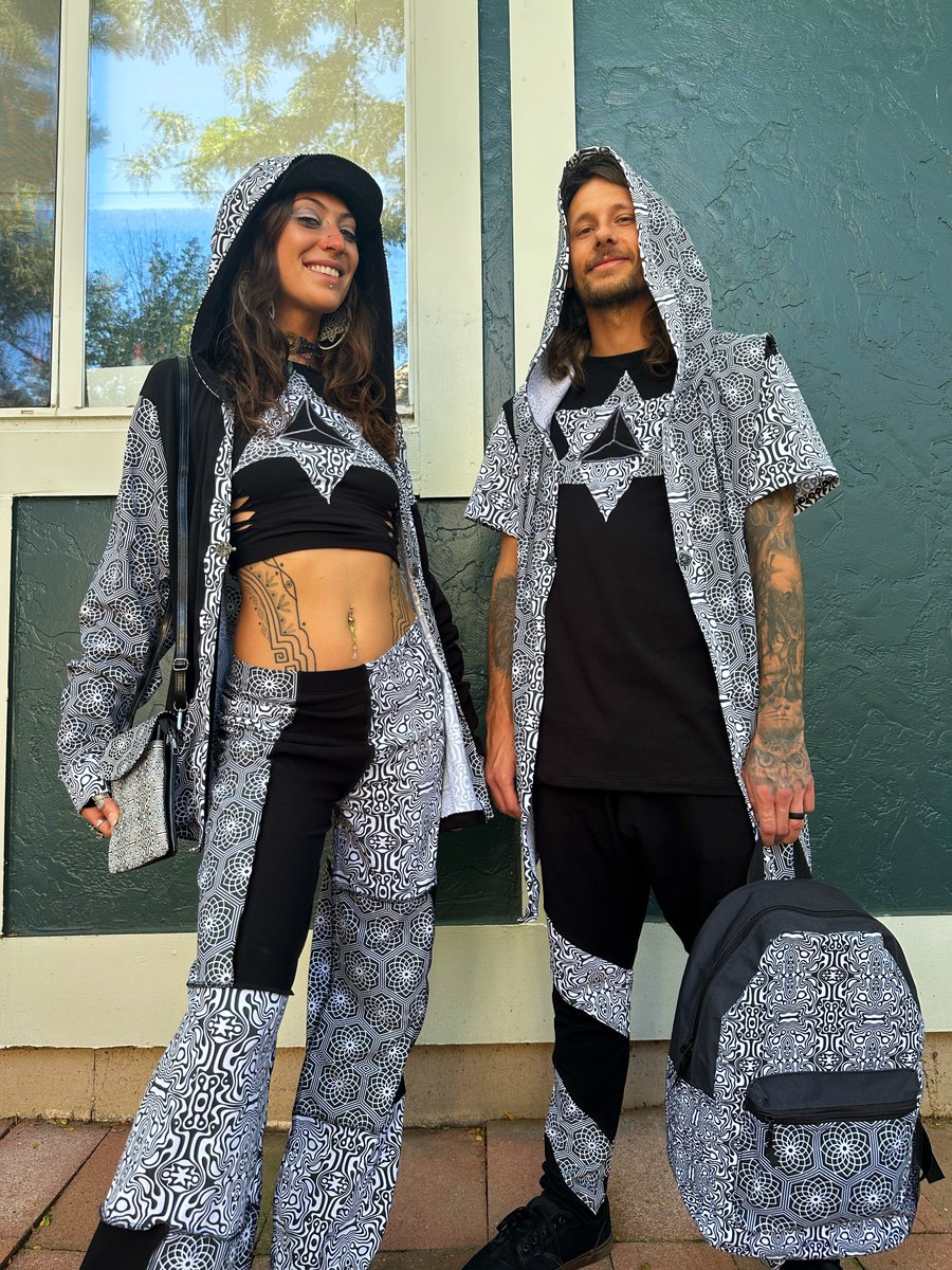astralelfie's tweet photo. thë trïckštėr cøllėctiøn🖤❔♠️🤍w/ ÅCCĖSSØRIĖS to match!👁️🗝️ you can now purchase the bags you see here, as well as a few surprises on our accessory site😈🤫 

https://t.co/mbjZ5rbKTN https://t.co/CXZiZ62cTy