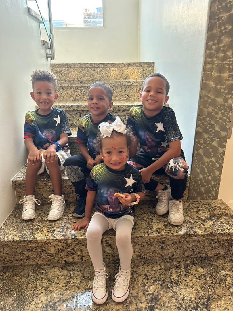 TeamRojas45's tweet photo. Yulimar es hija, hermana, tía ❤️. Es parte de nosotros y este es su team principal 🇻🇪

Vuela Yuli Vuela 🇻🇪✨ 

En minutos, nuestra reina verá acción en el Mundial de Atletismo #Budapest2023 @WorldAthletics 🇻🇪. https://t.co/iDc1sSgZon
