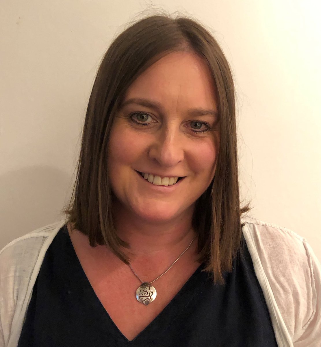 LletyArall's tweet image. Mae Llety Arall ynghŷd â @troediogwynedd @ellenceri @LeisaMererid yn trefnu penwythnos arbennig i ymwelwyr ganolbwyntio ar eu lles (cyfrwng Cymraeg) Nifer cyfyngedig o lefydd ar gael - manylion llawn ar gael yma: lletyarall.org/encilarall
#lles #hunanles #adweitheg #cymraeg #yoga