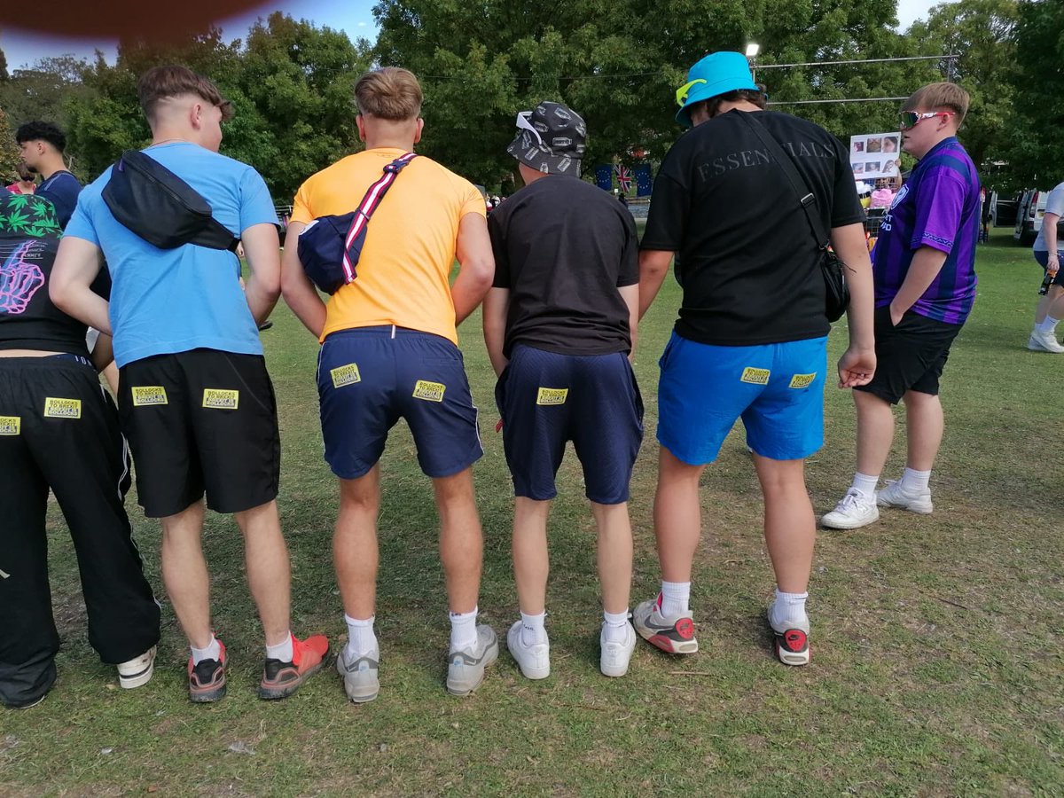 BerkshireforEU's tweet photo. Thatβs a wrap from β¦@BerkshireforEUβ© at #ReadingFestival today so weβll sign off with a more few cheeky pics ππ and be back tomorrow πͺπ»
Donβt forget to come and see us nr the rowing club to get your stickers
#BollocksToBrexit #BrexitIsBollocks #RejoinEU #SaveOurMusic https://t.co/IpLQdYpKLo