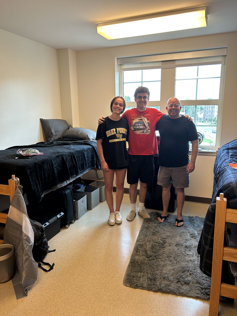 orlamwilson's tweet photo. Ad Astra to our Blue Hen! All moved in to Redding Hall and ready to hit the ground running! @UDelaware #CHEG https://t.co/lEeG9RuwgU