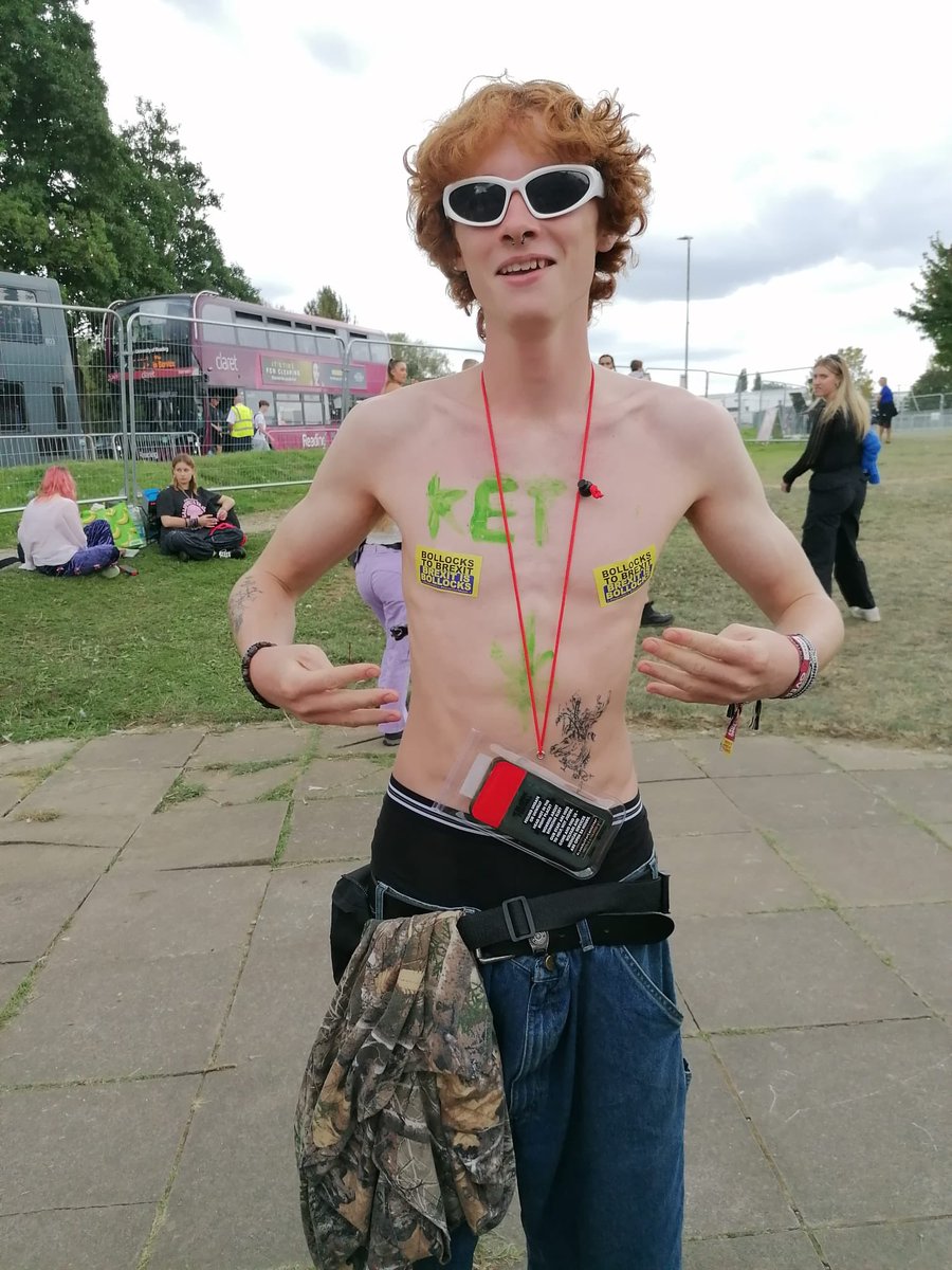 BerkshireforEU's tweet photo. Thatβs a wrap from β¦@BerkshireforEUβ© at #ReadingFestival today so weβll sign off with a more few cheeky pics ππ and be back tomorrow πͺπ»
Donβt forget to come and see us nr the rowing club to get your stickers
#BollocksToBrexit #BrexitIsBollocks #RejoinEU #SaveOurMusic https://t.co/IpLQdYpKLo
