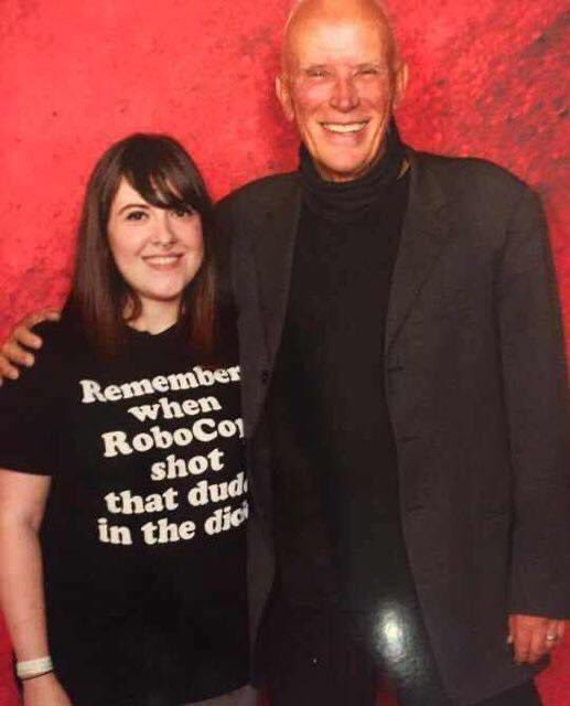 @TheWeeklyPlanet This week’s episode reminded me of this fantastic photo of a fan posing with an amused Peter Weller @mrsundaymovies @wikipediabrown