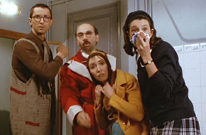SeriesUpdateFR's tweet photo. Il y a 41 ans, le film "Le père Noël est une ordure" sortait au cinéma. https://t.co/w3jWS8xbQi