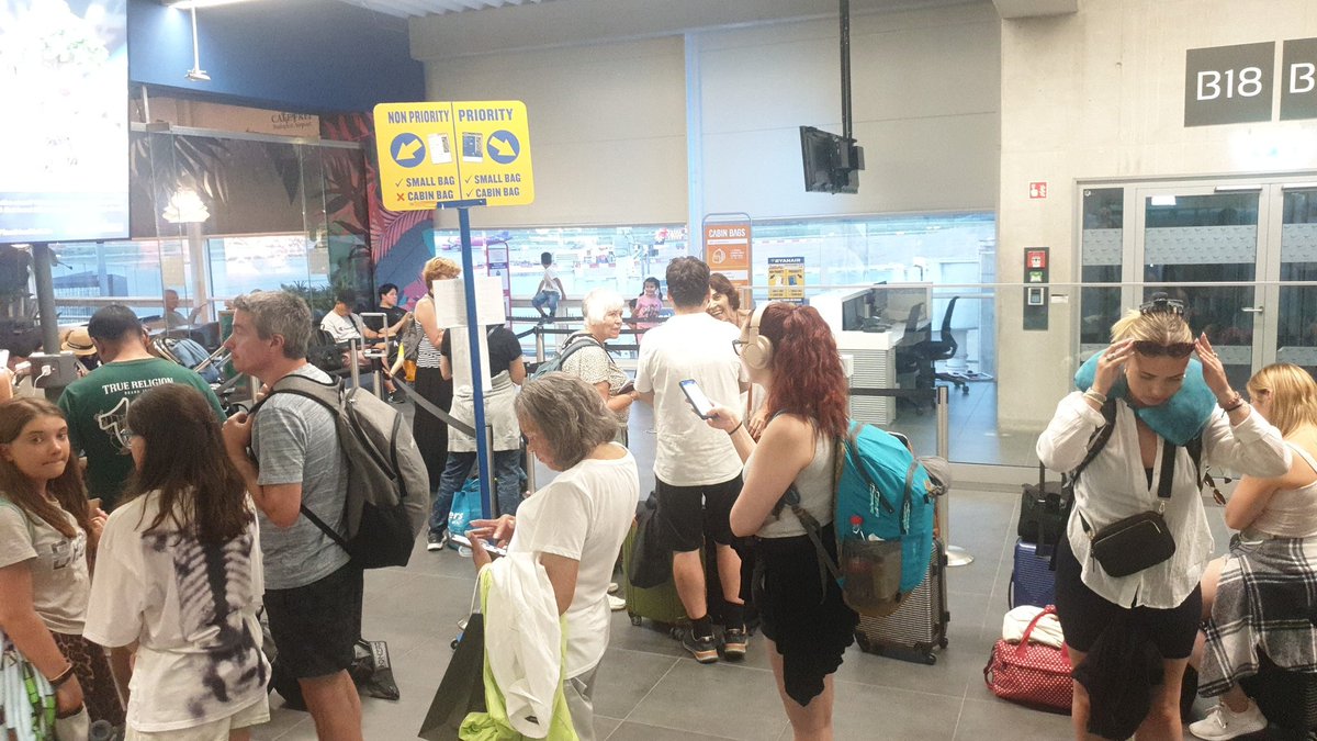 jem21's tweet photo. @ryanair Why wouldn't you tell these people waiting to board FR1659 that the airplane left STN 2 hours late so won't be here for them to board for nearly 2 more hours!??? https://t.co/SdBQsrGlkn