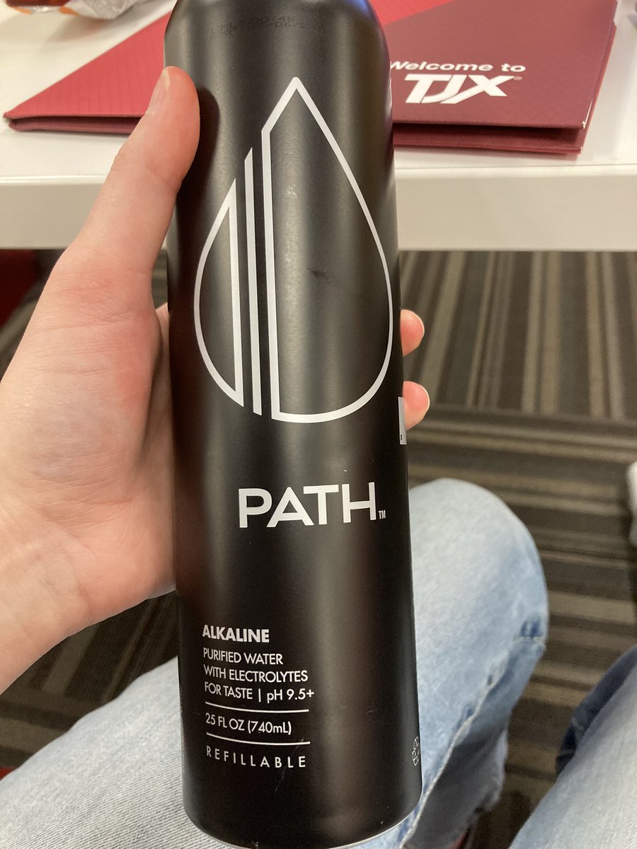 QueenCountryfav's tweet image. The reason why  ALKALINE Water is better to me is that it is made out of  Aluminum so it keeps the water cold and it has a higher PH Level so it keeps you hydrated 

#refillit