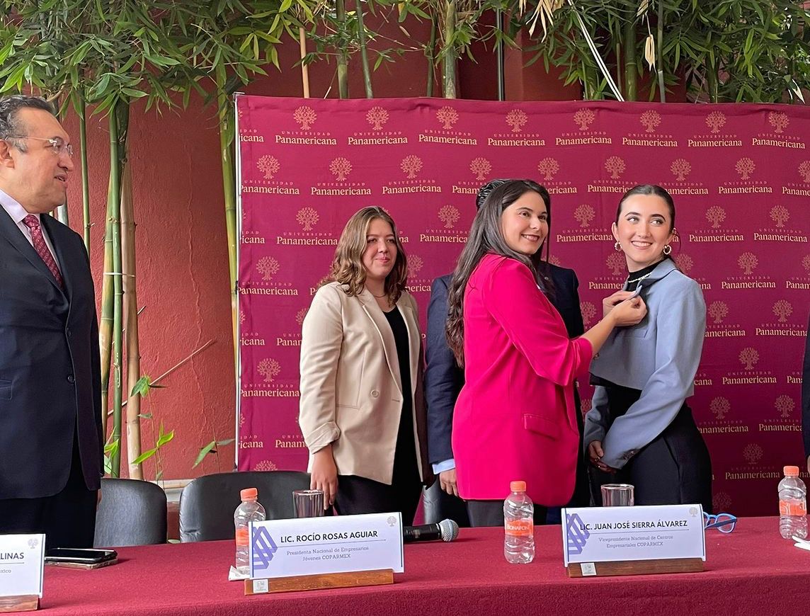 ¡Los jóvenes son el motor que impulsará el futuro de México! 🇲🇽🙌

Esta semana, celebramos la renovación de la mesa directiva del capítulo universitario Coparmex de la <a href="/UPMexico/">Universidad Panamericana Ciudad de México</a>, acompañados de <a href="/jsierraalvarez/">Juan José Sierra</a>, Vicepresidente Nacional de Centros Empresariales y Federaciones de