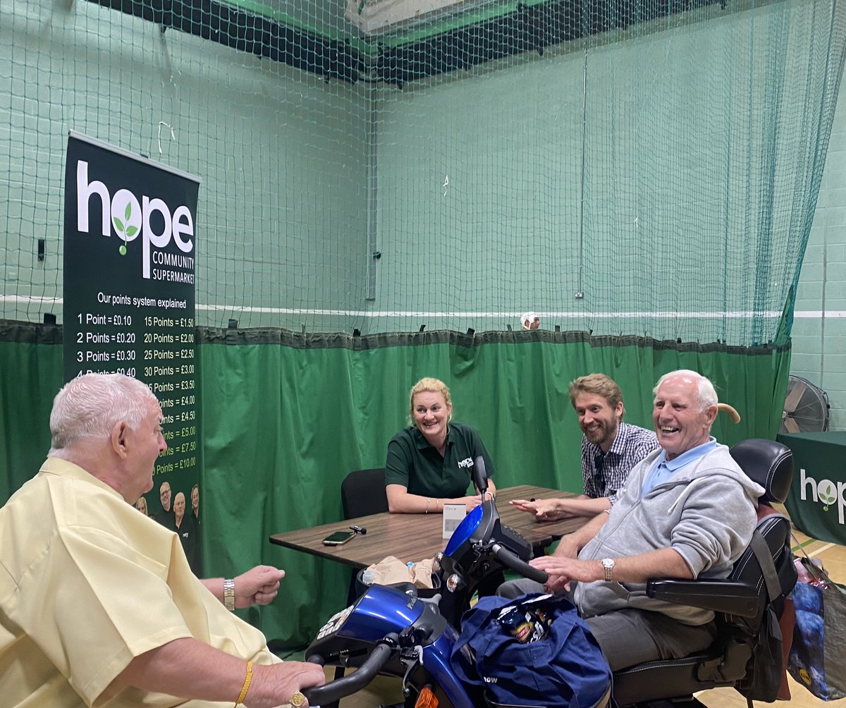 LouiseMcKinlay's tweet image. Visit to @CommSuperBas in Laindon, helping out as part of our “Summer of Volunteering. “
Membership is growing  with more people shopping at reduced prices &amp;amp; having a free cuppa &amp;amp; friendly chat 😊 ☕️ 🛒 

By March every borough/district/city will have a community supermarket.