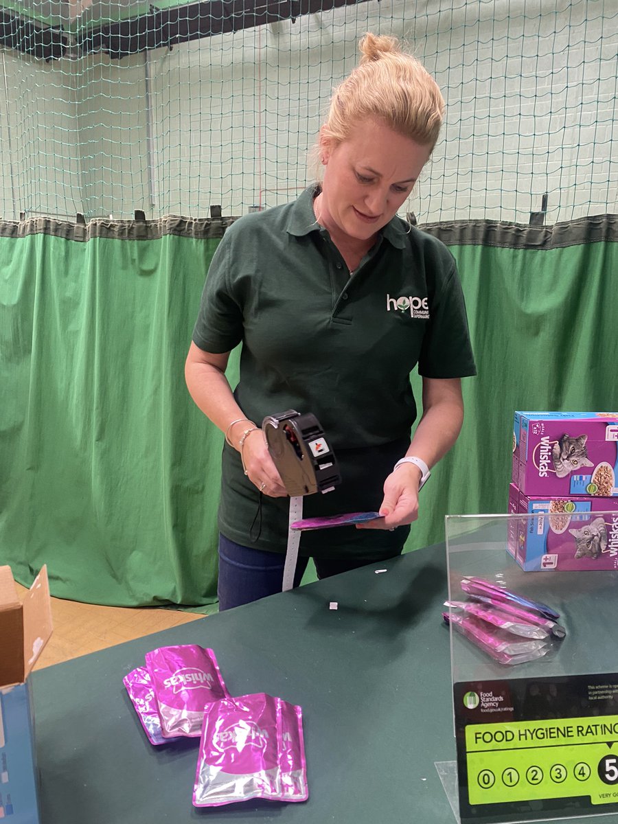 LouiseMcKinlay's tweet image. Visit to @CommSuperBas in Laindon, helping out as part of our “Summer of Volunteering. “
Membership is growing  with more people shopping at reduced prices &amp;amp; having a free cuppa &amp;amp; friendly chat 😊 ☕️ 🛒 

By March every borough/district/city will have a community supermarket.