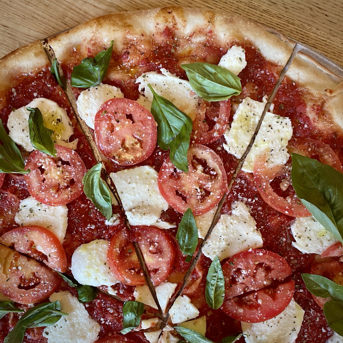Happy #FreePizzaFriday! We're celebrating our FMTB (Fresh Mozzarella, Tomato, and Basil) pizza being back with some free slices! Retweet this tweet and you're entered to win 8 free slices! We'll pick one lucky winner on Monday!