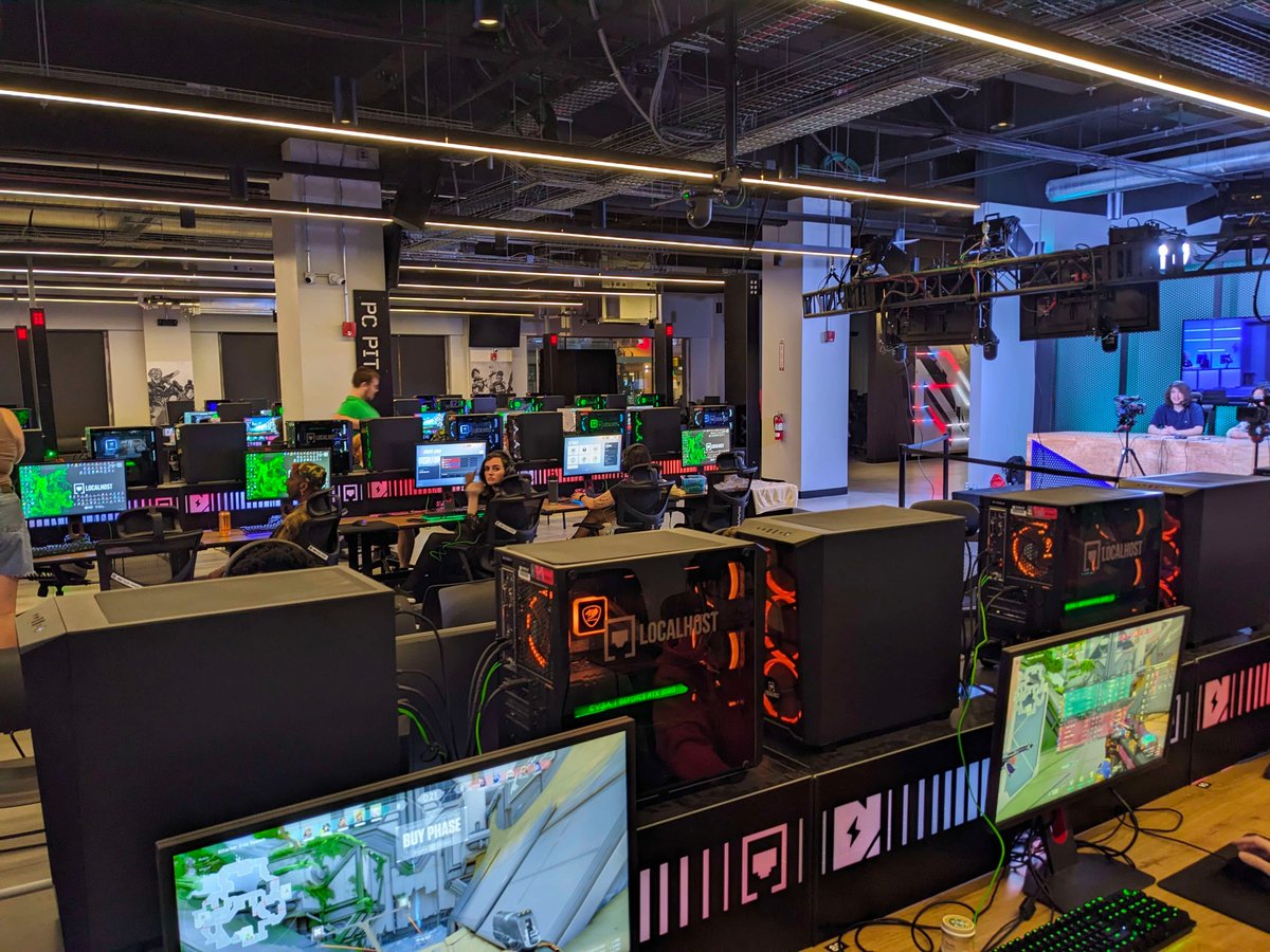 LFGPhilly's tweet photo. Thank you to everyone who attended our August meetup at @localhostgg!

Be sure to join our Discord server to keep up with our community of queer Philly gamers. https://t.co/YYIBgSeKbK

We'll see you at the next meetup! https://t.co/YFD6WcHDN9