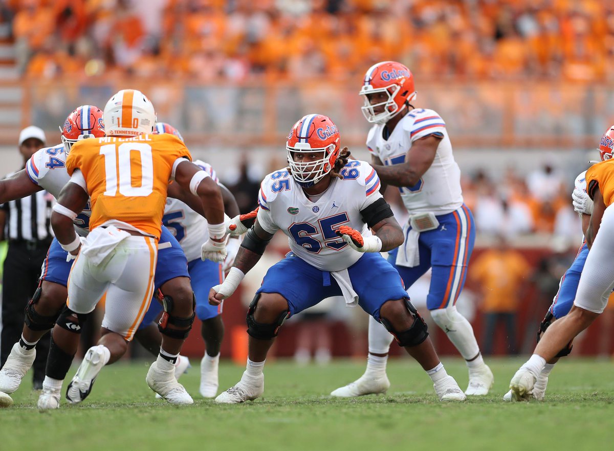 Kingsley Eguakun has started 26 consecutive games at center for the #Gators but he remains day-to-day with an injury as the season opener with No. 12 Utah looms. on3.com/teams/florida-…