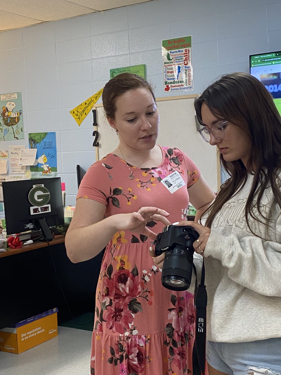 GwoodYbook's tweet image. Super thankful for @grameyphoto and her lesson on sports photography. We’ll shoot with much more confidence after today! #photograghy #wcpsleads @ghsgatoraid