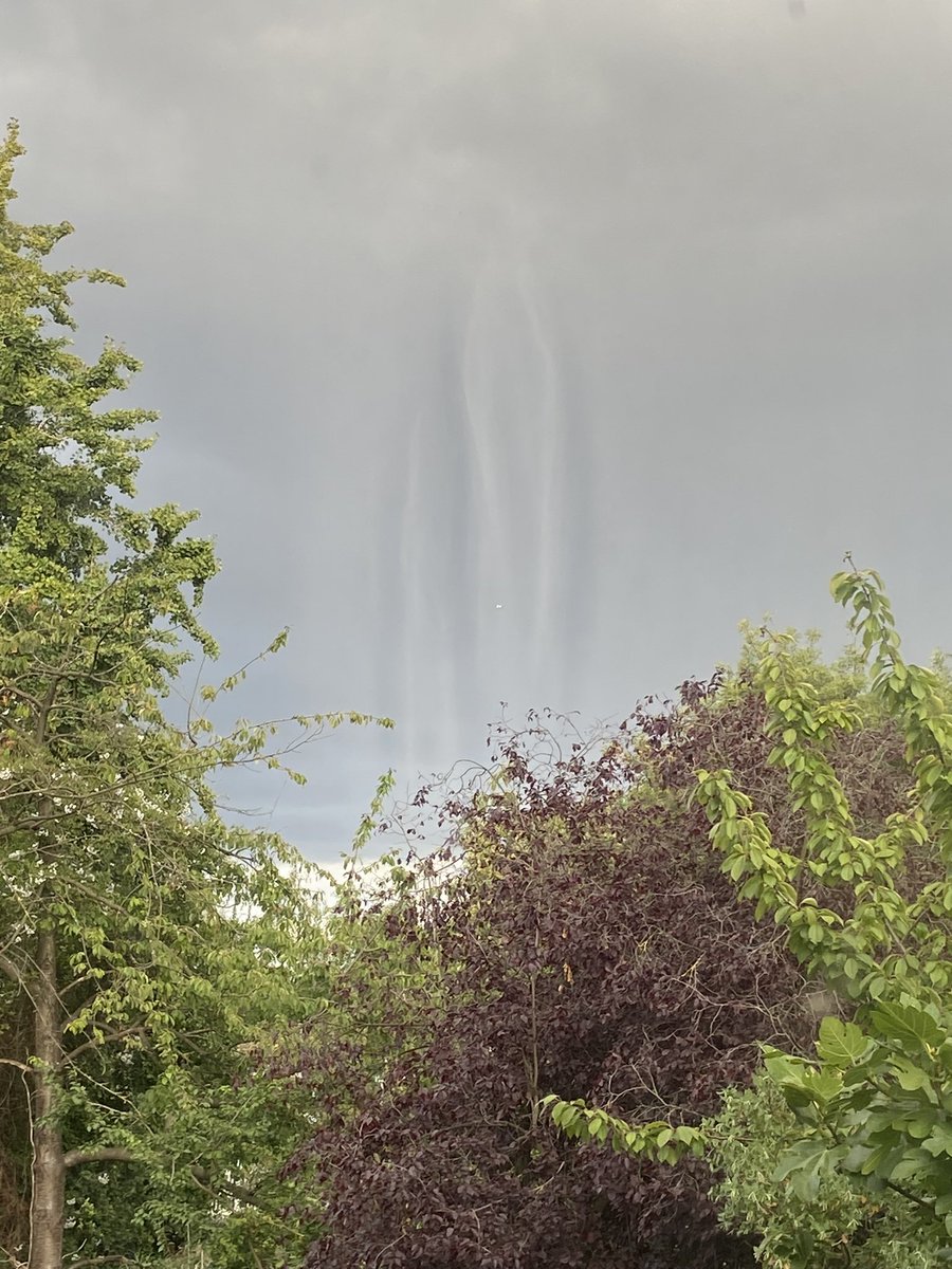Some odd clouds over Chiswick right now…