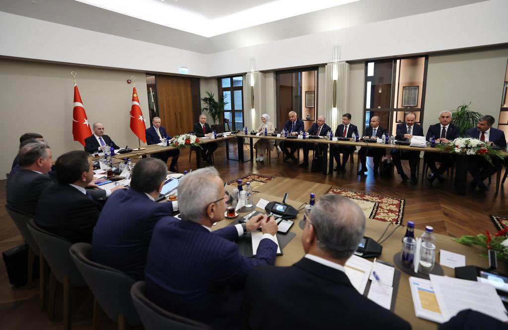 Yusuf Tekin (@yusuf__tekin) on Twitter photo Cumhurbaşkanımız Sayın <a href="/RTErdogan/">Recep Tayyip Erdoğan</a>’ın başkanlığında, #Ahlat Cumhurbaşkanlığı Külliyesinde bölge valilerimizle bir araya geldik. Cumhurbaşkanımız Sayın <a href="/RTErdogan/">Recep Tayyip Erdoğan</a>’ın başkanlığında, #Ahlat Cumhurbaşkanlığı Külliyesinde bölge valilerimizle bir araya geldik.