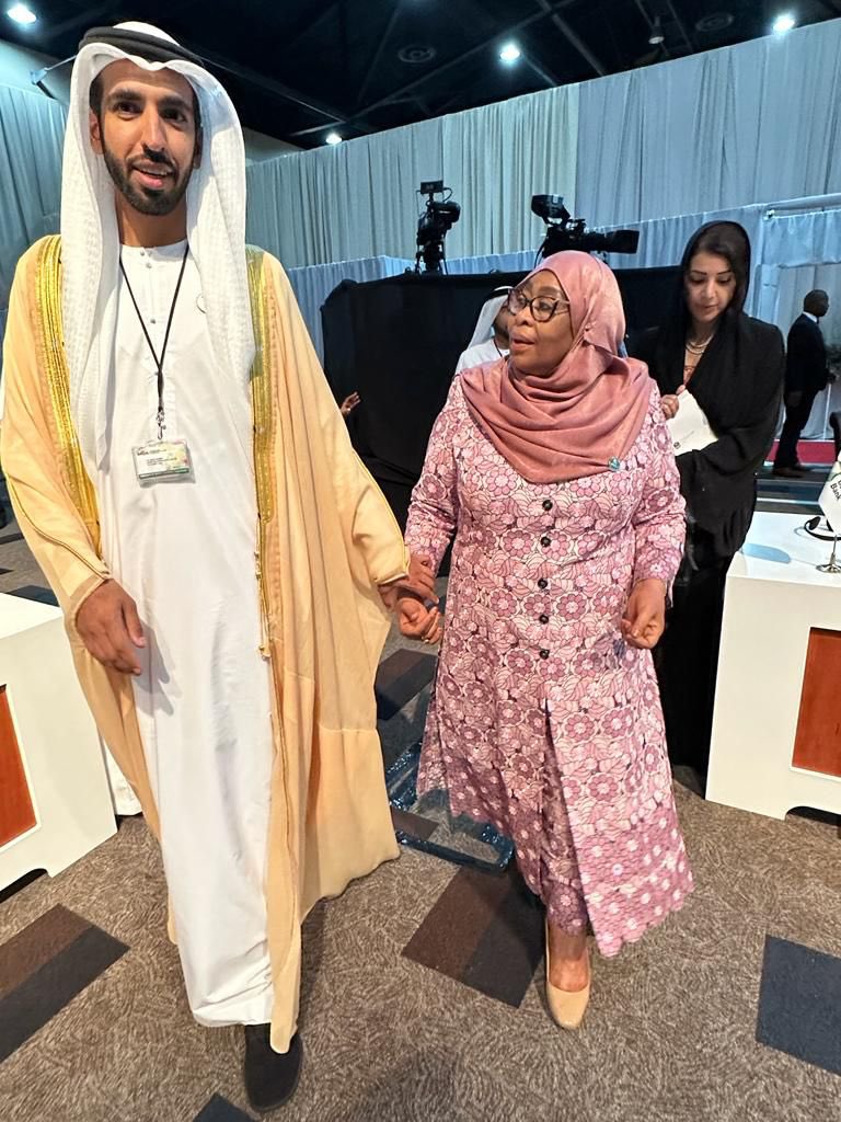 TanzaniaLeaks's tweet photo. BREAKING: Baada ya Rais Samia kushindwa kukutana na DP World, kule Loliondo kutokana na kelele za Watanzania, wamekutana South Africa kwenye BRICS Summit. Tunasubiri kuwaona Kizimkazi kesho kama wana ujasiri. #TanzaniaLeaks https://t.co/TcwI8Rv441