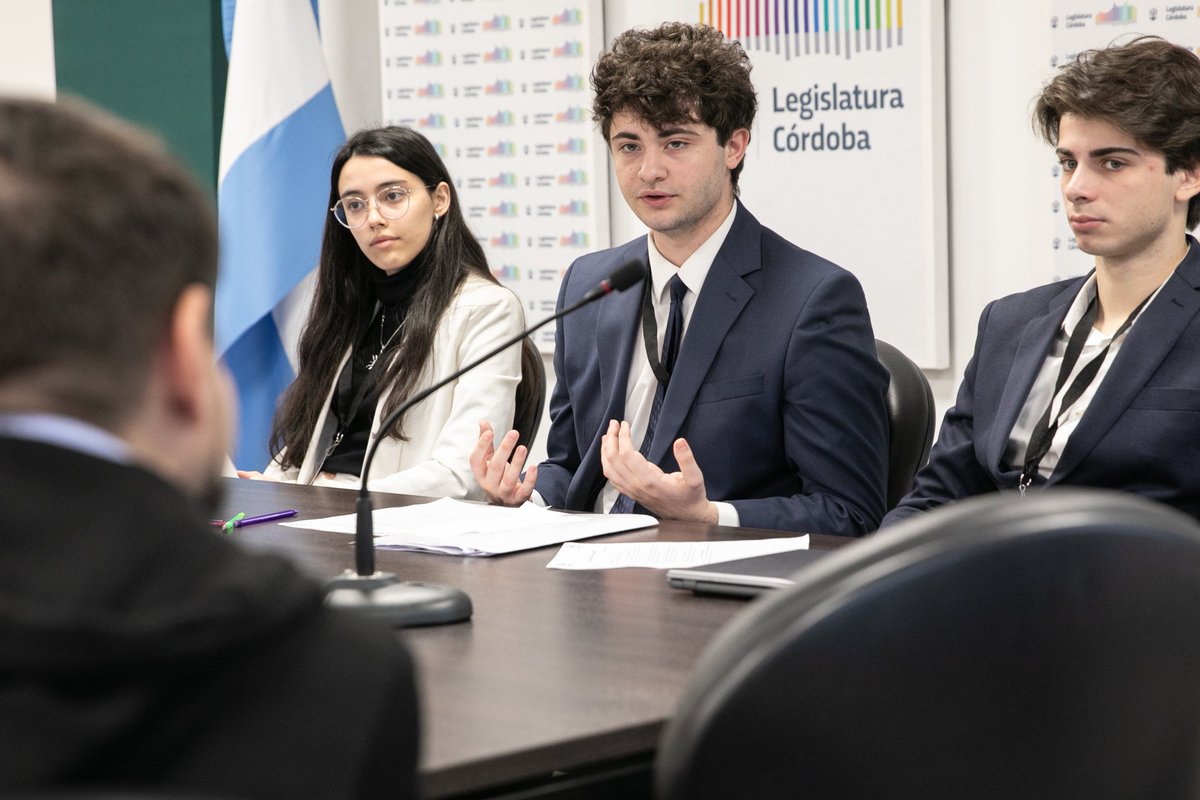 MatiChamo's tweet photo. 💪 Acompañé la experiencia de Simulación Parlamentaria de @oajnucordoba.
Tuve la alegria de compartir con #juventudes de nuestra provincia una actividad donde debatimos sobre Eutanasia y sus alcances.
👏 ¡Vamos por más pibxs involucradxs en la política!
#Oajnu https://t.co/f3h98VX0q2