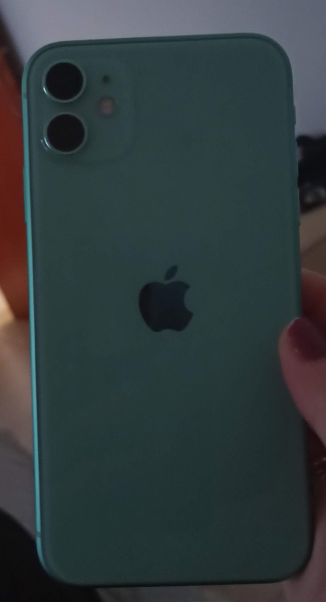 PauMandelman's tweet photo. @VivireNuevaCba ME ROBARON IPHONE 11 verde manzana. 17 de Julio 2023. A una cuadra del Patio Olmos. Si lo ven publicado por favor me avisan!!!! https://t.co/YB8PXkZXTD