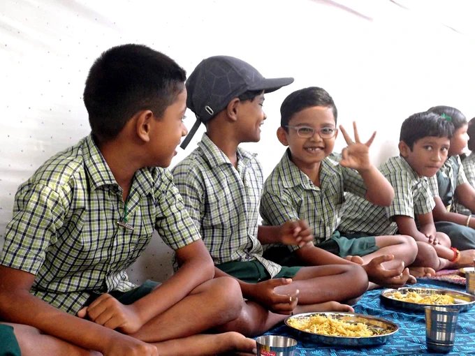 venkatkrish_c's tweet image. பிச்சை புகினும்
கற்கை நன்றே...
-
வறுமையிலும் கல்..
-
இனி கல்..
வருமை இன்றி..
-

#திராவிட_இந்தியா