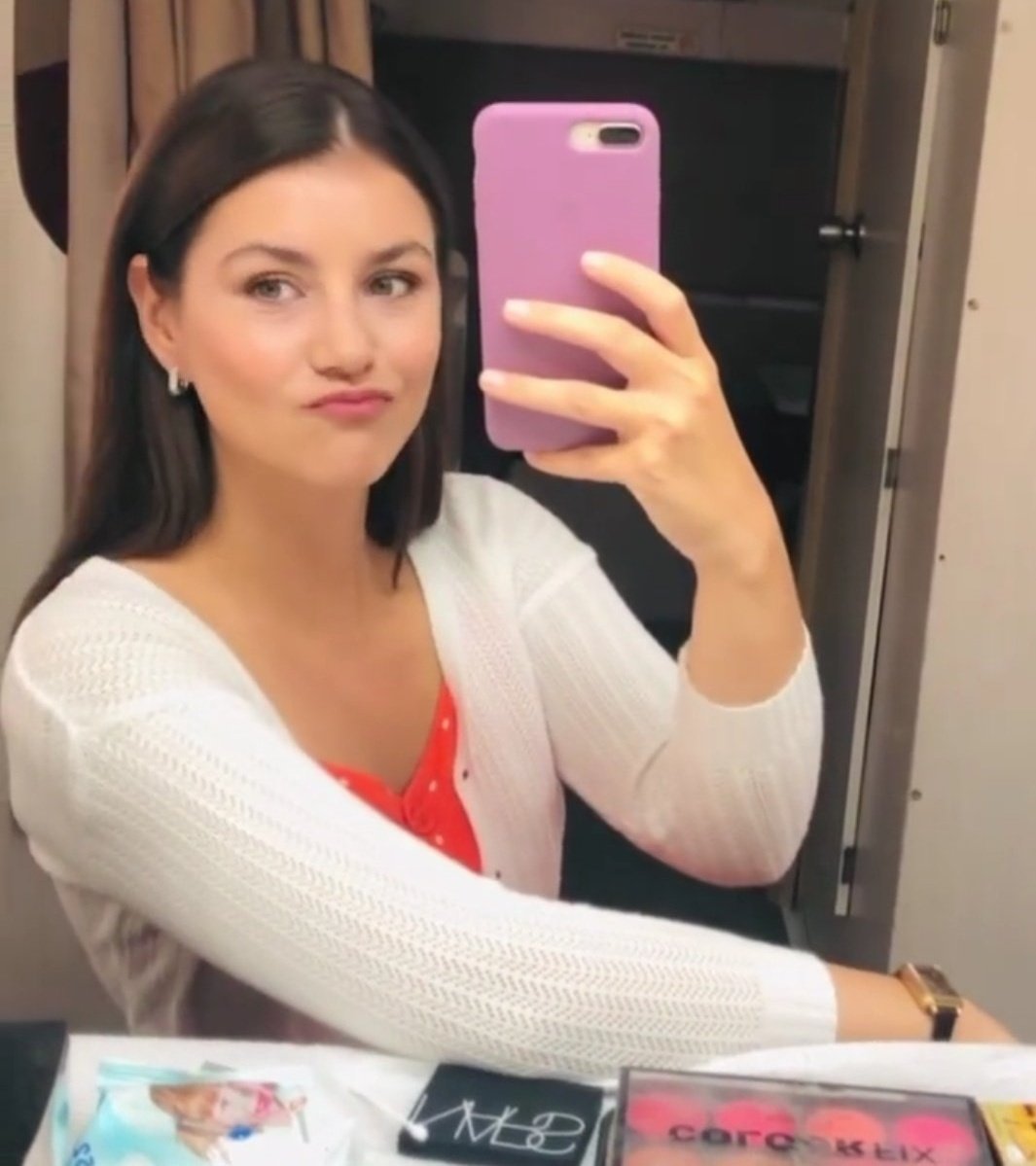 #GönülDağı #SelTan #MelisSevinç  İctenligin sıcaklığınla guzelliginle dünyayı guzelleştiriyorsun çiçeğim