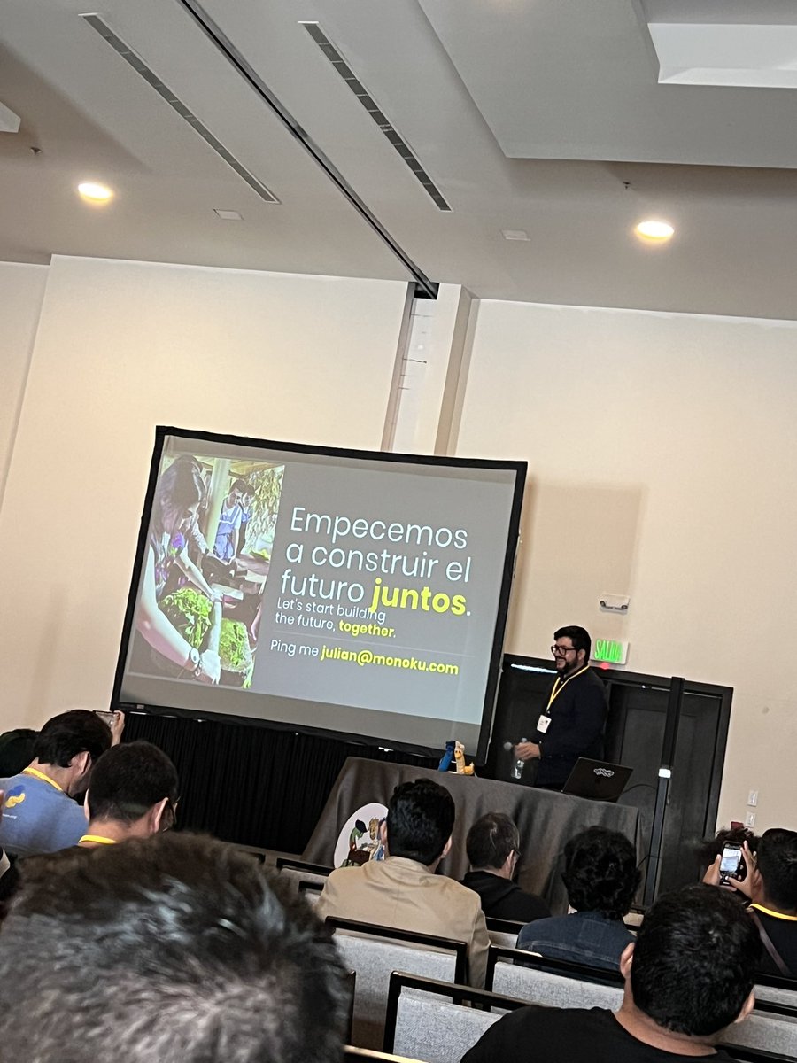 alarcon7a's tweet image. Estamos con @julian_amaya quien nos habla sobre el impacto de AI en desarrollo de software y que debemos esperar 

#PyConLatam