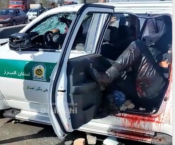 behzadm75's tweet photo. ما باید بین مرگ خودمان و کشتن آن ها یکی را انتخاب کنیم. 
آن ها در هر صورت ما را خواهند کشت.
پس ما هم باید تصمیم خودمان را بگیریم... https://t.co/wCPh4hF5v7