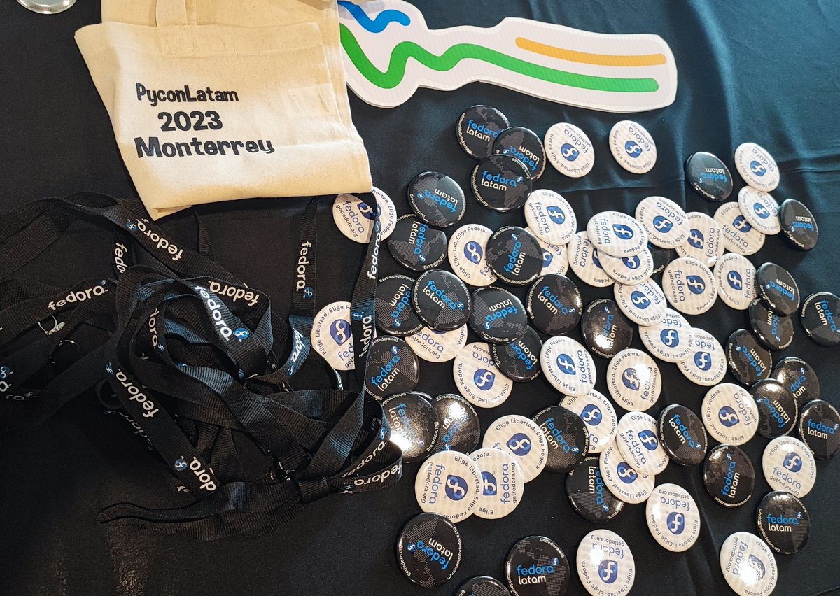 pixelead0's tweet image. @fedoramexico presente en el #PyConLatam2023