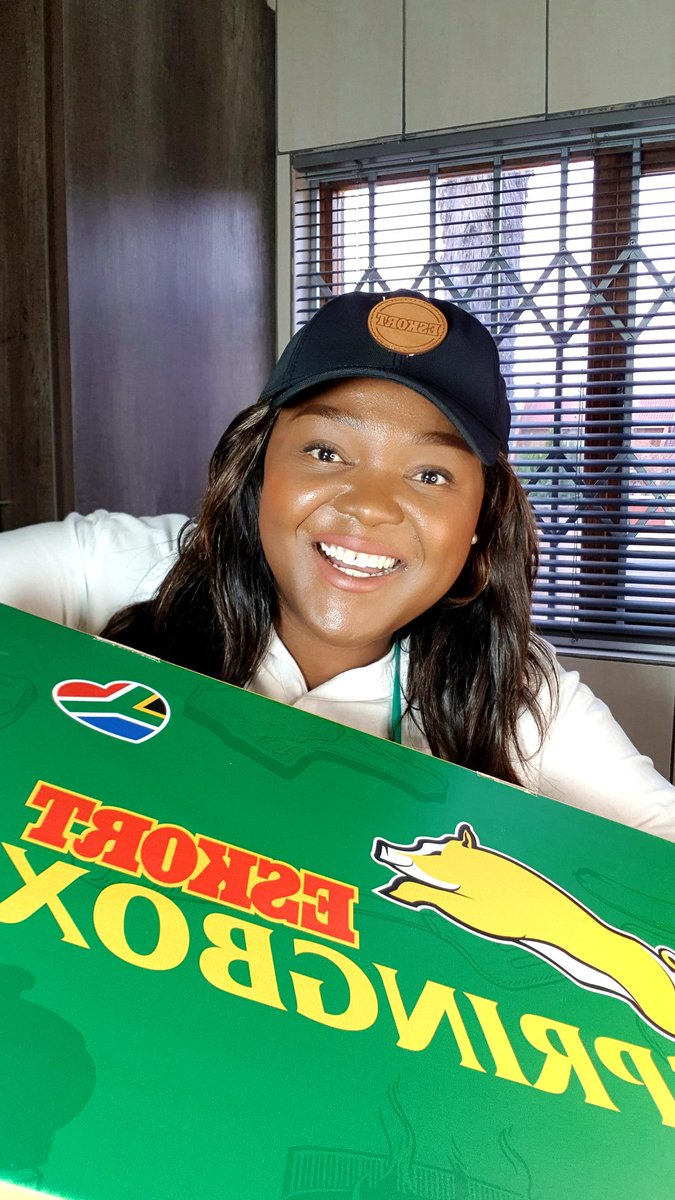 PhumiSkosana's tweet image. Thanks @eskortfood for this delicious gift, I can’t wait to enjoy a mini braai with family and cheer our @Springboks 🏈

Hoping to see all these yummy 😋 products soon in our favourite retailers @checkers_sa @picknpay @my_spar #springbox #eskortfood #Springboks #ad