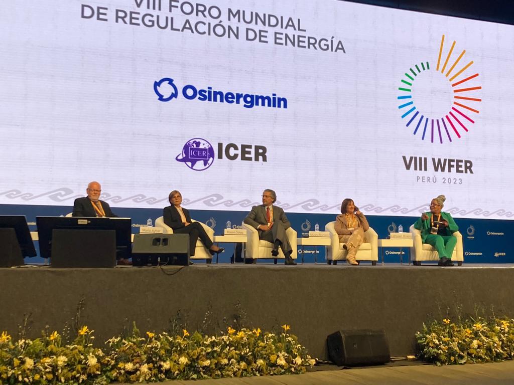 Ursea_Uy's tweet photo. Ing. Silvana Romero en el VIII Foro Mundial de Energía destaca el éxito de la transición energética en Uruguay 🌱 De la dependencia a fuentes fósiles a un 90% de energía renovable en 2022 🍃 Política energética sólida y participación ciudadana clave 🔑
#WFER #wferperu2023 https://t.co/SHmQkEQanL