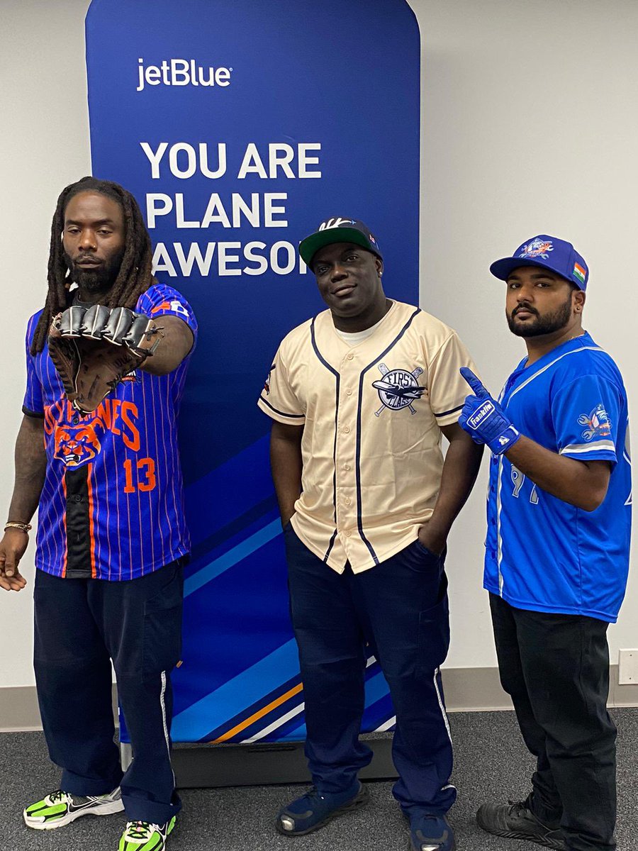 Jackspannah80's tweet photo. (ON DECK SOFTBALL NEWS) Three JFK @JetBlue Teams Go At It This Sunday At The @OnDeckUnlimited Softball Games. JFKGO Wolverines, JFK TechOps Sluggers and Team MINT First Class @Cunningham Park, Queens. #FunValue #Softball @IcemaGibbs https://t.co/tcC9dNTv2m
