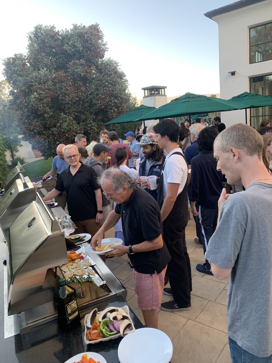 Last day #kitpqbio. After of 5 weeks of 24/7 work, students present their incredible achievements. Pure science! Then bbq at the legendary Munger residence. What a summer! Thanks @KITP_UCSB!